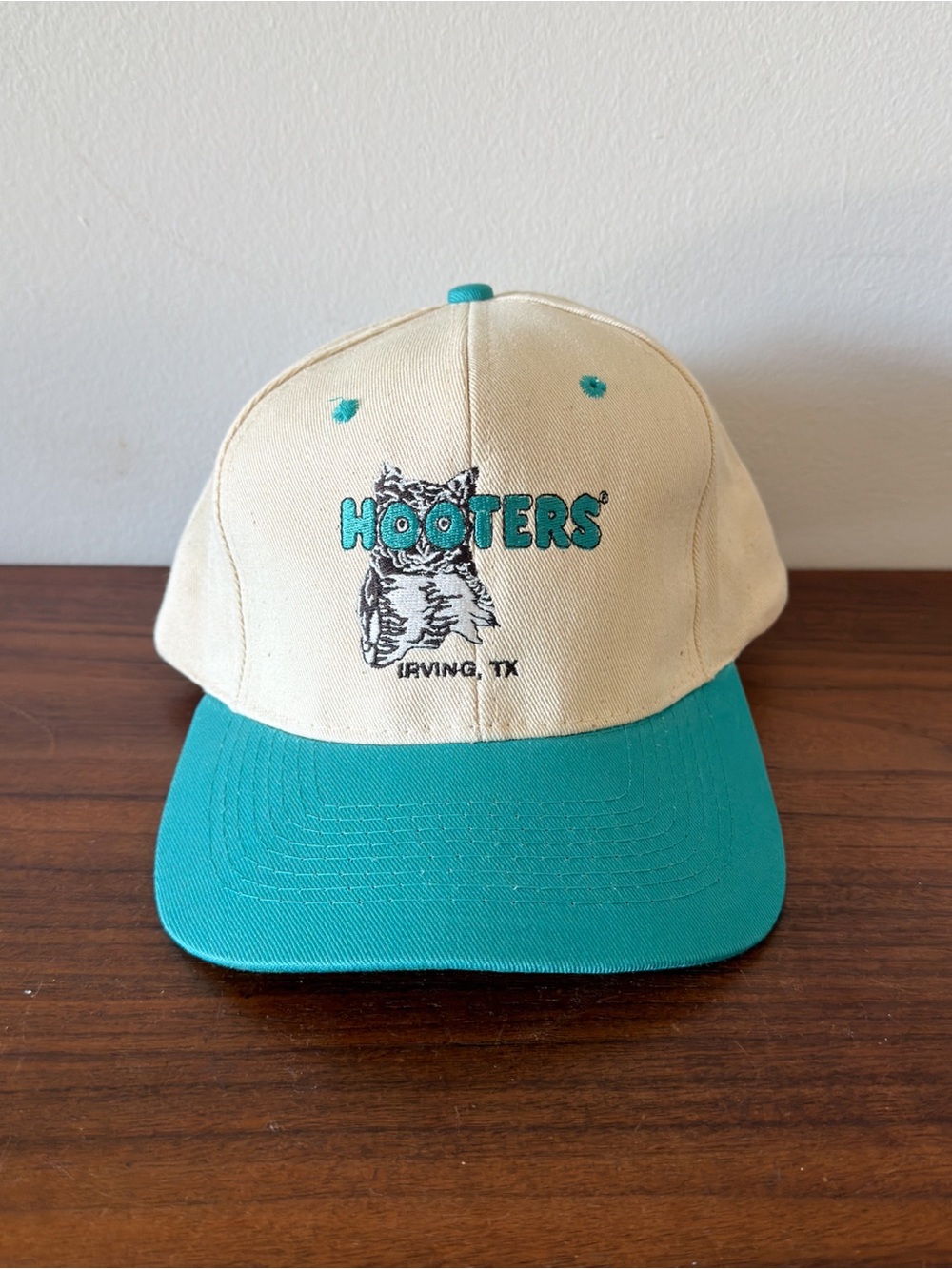 Hooters Irving Texas Hat Snapback Cap Cream Teal Embroidered Owl Vintage 90s